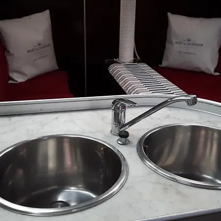 보트호텔 Cosy Boat Flat At
