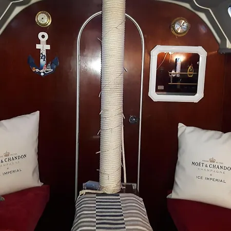 Cosy Boat Flat At *