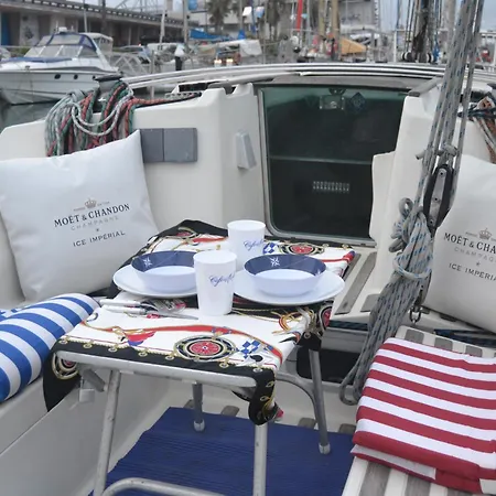 Cosy Boat Flat At 보트호텔