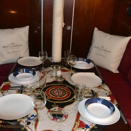 보트호텔 Cosy Boat Flat At *
