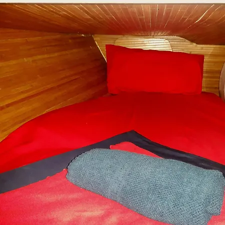 Cosy Boat Flat At 보트호텔 *