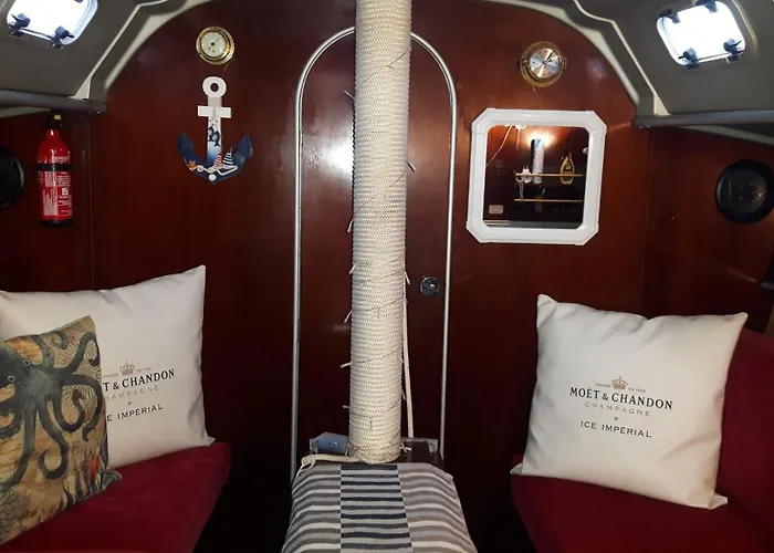 Cosy Boat Flat At *