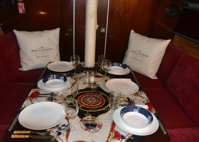 보트호텔 Cosy Boat Flat At *