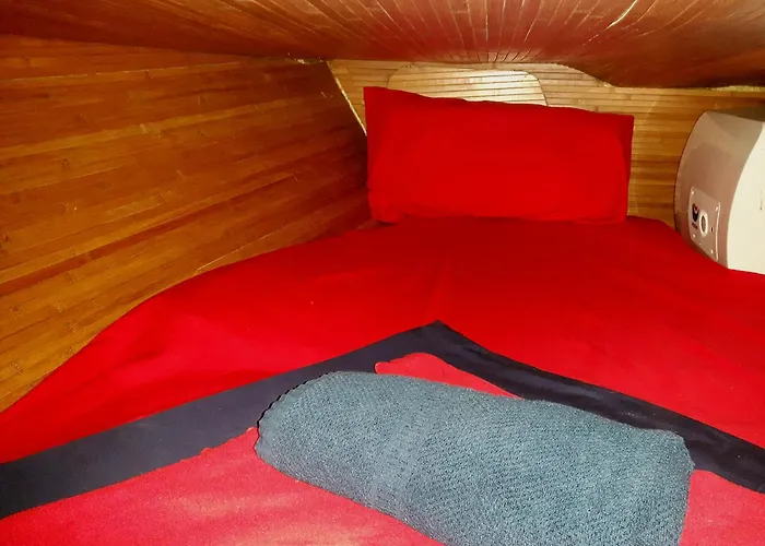 Cosy Boat Flat At 보트호텔 *